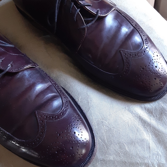 Johnston and Murphy,  Classic Brown Dress or Business Wingtips, Size 11 - Picture 2 of 10